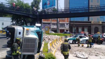 Conductor de tráiler no ve a peatón y lo arrolla en la MH