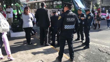 Testigos refieren que el policía circulaba hacia por el carril de las bicicleta cuando embistió al adulto mayor. Foto: Jorge González