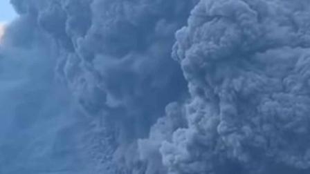 Joven escapa de volcán en erupción; esto captó en video