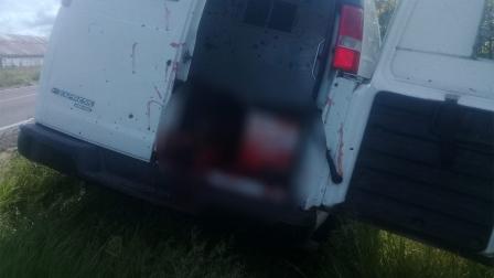 Los custodios carcelarios se dirigían a Pueblo Nuevo. Dos de ellos iban en la parte delantera de la camioneta y el resto atrás. Aparentemente no trasladaban prisioneros. Foto: Especial