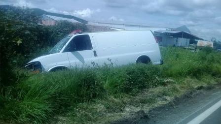 Los custodios carcelarios se dirigían a Pueblo Nuevo. Dos de ellos iban en la parte delantera de la camioneta y el resto atrás. Aparentemente no trasladaban prisioneros. Foto: Especial