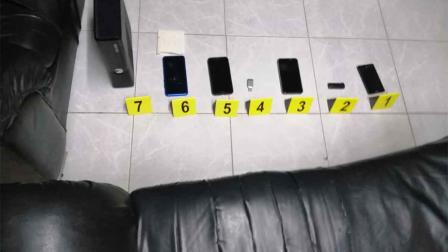 Durante el cateo  fueron asegurados dispositivos electrónicos de telefonía móvil y almacenamiento. Foto: FGJEdomex