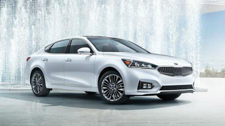 4. Kia Cadenza. Un auto de lujo que debería valer su inversión, sin embargo, se encontraron fallas en el sistema de refrigeración lo cual provoca emisiones contaminantes. Foto: KIA México