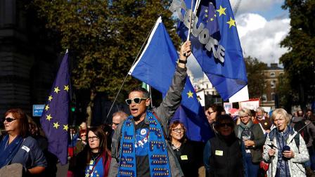 Marchan miles de británicos en reclamo de un segundo referéndum del Brexit