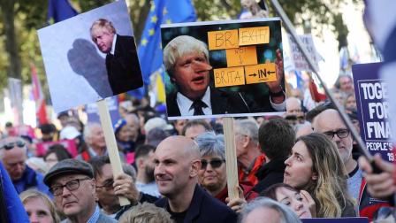 Marchan miles de británicos en reclamo de un segundo referéndum del Brexit