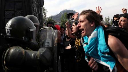 Al menos 3 muertos por ola de protestas en Chile