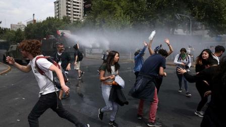 Al menos 3 muertos por ola de protestas en Chile