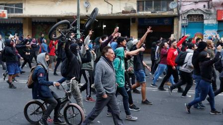 Al menos 3 muertos por ola de protestas en Chile