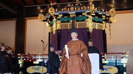 Emperador Naruhito proclama su ascenso al trono en Japón