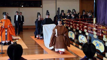 Emperador Naruhito proclama su ascenso al trono en Japón