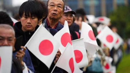 Emperador Naruhito proclama su ascenso al trono en Japón
