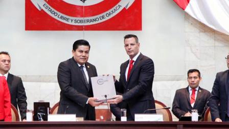 El gobernador Alejandro Murat Hinojosa entregó esta mañana su Tercer Informe de Gobierno ante la 64 Legislatura del Estado, en el municipio conurbado de San Raymundo Jalpan.