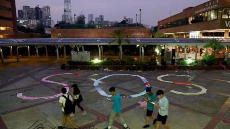 Tensión en Hong Kong por manifestantes atrincherados en universidad
