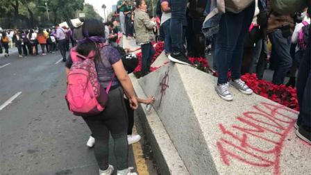 Vandalismo presente en marcha 'Ni Una Menos' pese a llamado a no violencia