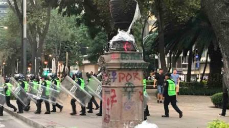 Vandalismo presente en marcha 'Ni Una Menos' pese a llamado a no violencia