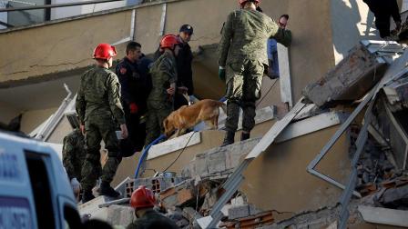 Aumentan a 18 los muertos por sismo en Albania