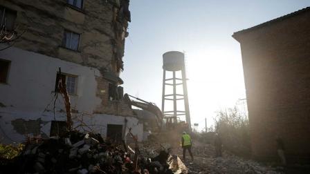Aumentan a 18 los muertos por sismo en Albania