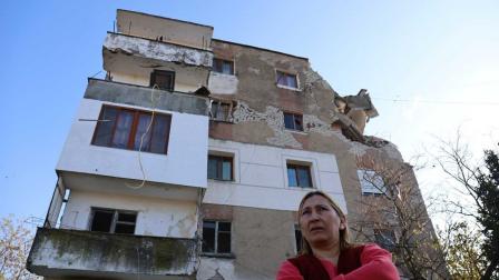 Aumentan a 18 los muertos por sismo en Albania