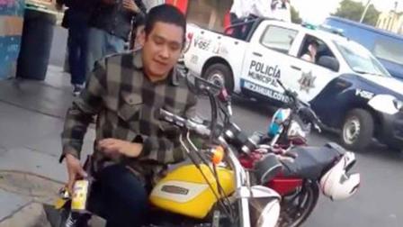 Bebía una caguama en la calle... y así se salvó de la policía