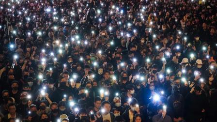 Con marcha masiva, manifestantes dan ultimátum al gobierno de Hong Kong