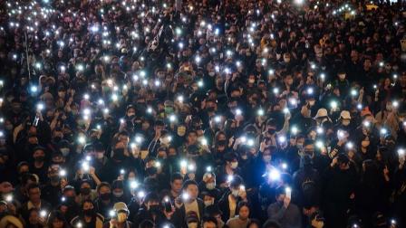 Con marcha masiva, manifestantes dan ultimátum al gobierno de Hong Kong