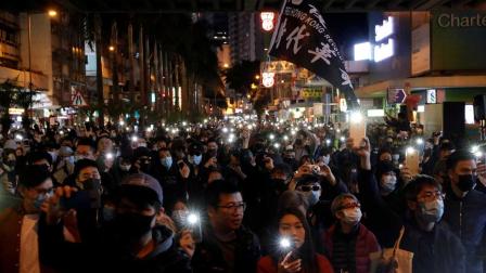 Con marcha masiva, manifestantes dan ultimátum al gobierno de Hong Kong