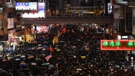 Con marcha masiva, manifestantes dan ultimátum al gobierno de Hong Kong