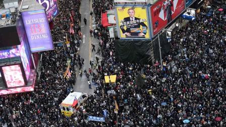 Con marcha masiva, manifestantes dan ultimátum al gobierno de Hong Kong