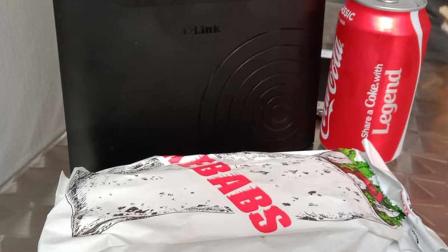 Le compraron algo ligero de comer.