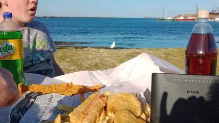 La comida la disfrutó al aire libre.