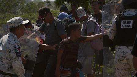Agentes del INM rescataron a 402 personas migrantes que fueron trasladadas a las instalaciones del Instituto para proporcionarles alojamiento y servicios básicos de salud, agua y alimentación.