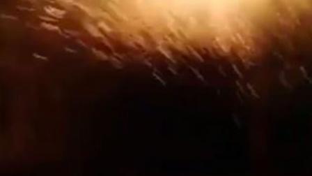 Jóvenes lanzan 'cuete' a poste de luz y causan gran apagón