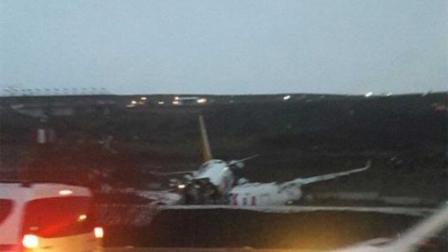Avión se parte en pedazos tras aterrizaje fallido en Turquía; hay heridos