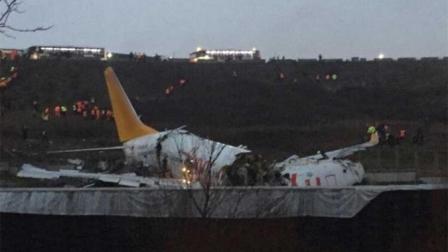Avión se parte en pedazos tras aterrizaje fallido en Turquía; hay heridos