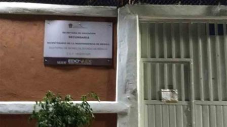 Los menores de edad fueron sorprendidos por policías municipales dentro del plantel ya tenían en su poder varios objetos de valor.