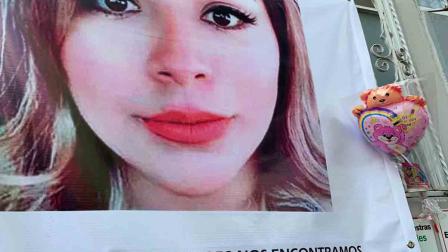 Marcha de mujeres arriba a casa de Ingrid Escamilla