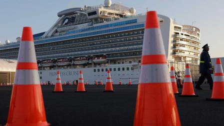 Acaba cuarentena de crucero en Japón; cientos tienen coronavirus