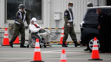 Acaba cuarentena de crucero en Japón; cientos tienen coronavirus