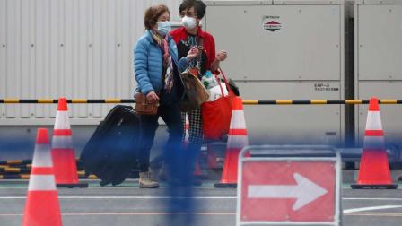 Acaba cuarentena de crucero en Japón; cientos tienen coronavirus