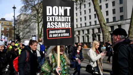 Marchan en Londres contra extradición de Assange a EU