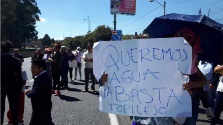 Vecinos de Topilejo cierran la México-Cuernavaca por falta de agua 
