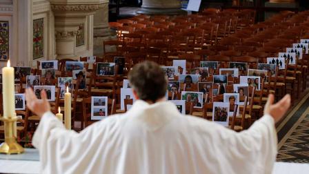 Iglesias vacías y el Papa solo, así se vive el domingo de Pascua