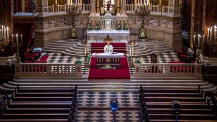 Iglesias vacías y el Papa solo, así se vive el domingo de Pascua