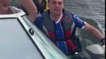 Bolsonaro pasea en moto acuática mientras Brasil rebasa 10 mil muertes 