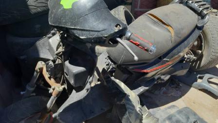 Se localizaron diversas autopartes y vehículos desmantelados con reporte de robo reciente. Foto: FGJEM