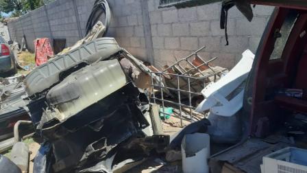 Se localizaron diversas autopartes y vehículos desmantelados con reporte de robo reciente. Foto: FGJEM