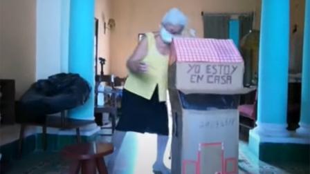 “Es muy creativa, es muy buena vecina, ella inyecta a los vecinos que están enfermos, a su edad no se le puede pedir más”, comentan las vecinas de esta creativa abuelita de 82 años.