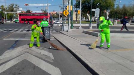 Limpian y sanitizan Eje 1 Norte 