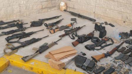 También se aseguró un cargamento de 5 mil 755 cartuchos, 83 cargadores para arma larga, cuatro artefactos explosivos, un envoltorio de marihuana, dos chalecos tácticos y tres pecheras.