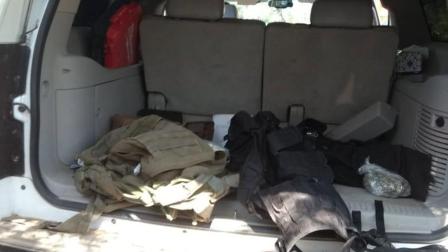 También se aseguró un cargamento de 5 mil 755 cartuchos, 83 cargadores para arma larga, cuatro artefactos explosivos, un envoltorio de marihuana, dos chalecos tácticos y tres pecheras.